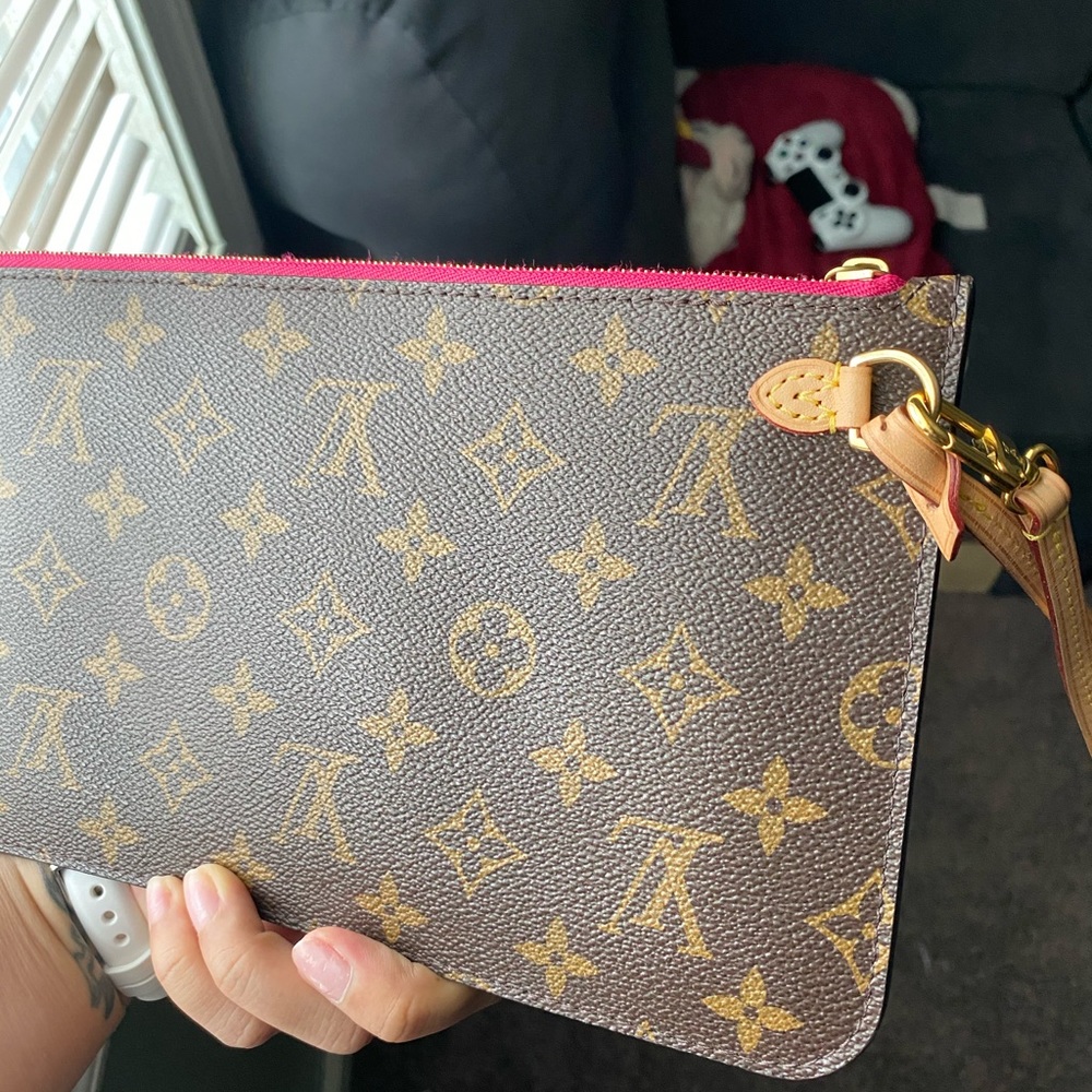 ❌SOLD❌Neverfull Pouch (MM) Monogram Pivoine - Picture 15 of 15